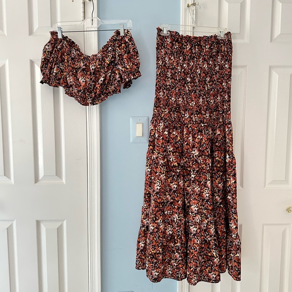 Two piece set - Picture 1 of 5